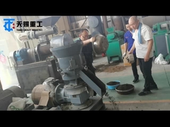 Flat die granulator ((2)