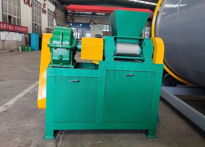 Roller Granulating NPK Fertilizer Granulator For Dry Powder Oblate or Irregular Shape
