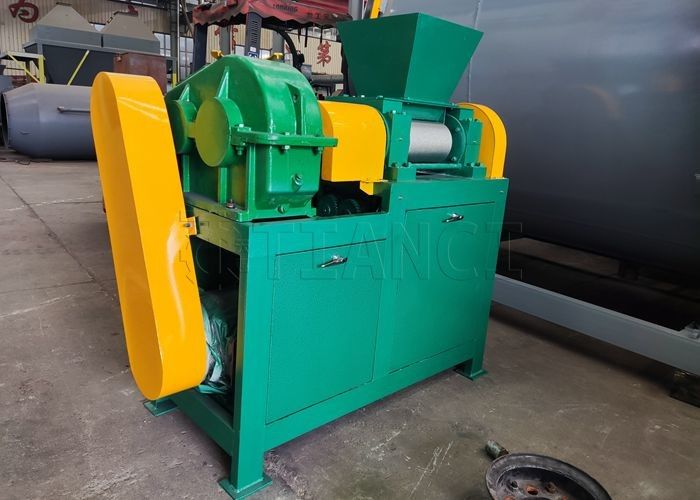 Roller Granulating NPK Fertilizer Granulator For Dry Powder Oblate or Irregular Shape