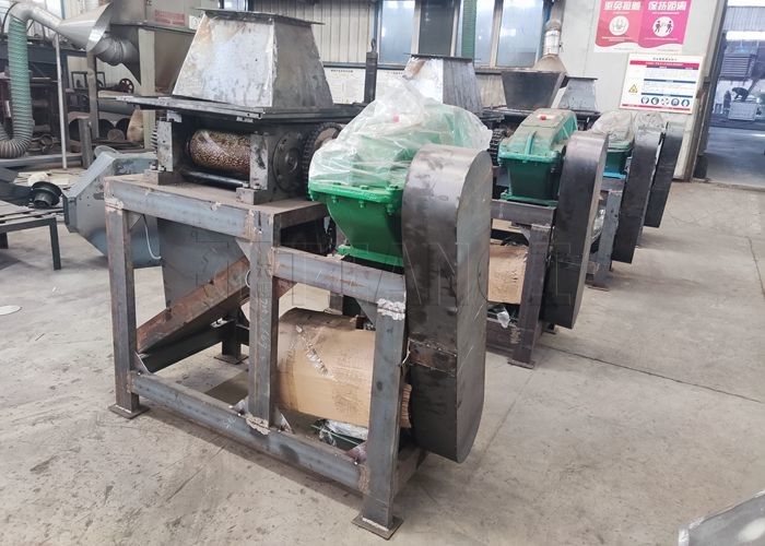 Roller Granulating NPK Fertilizer Granulator For Dry Powder Oblate or Irregular Shape