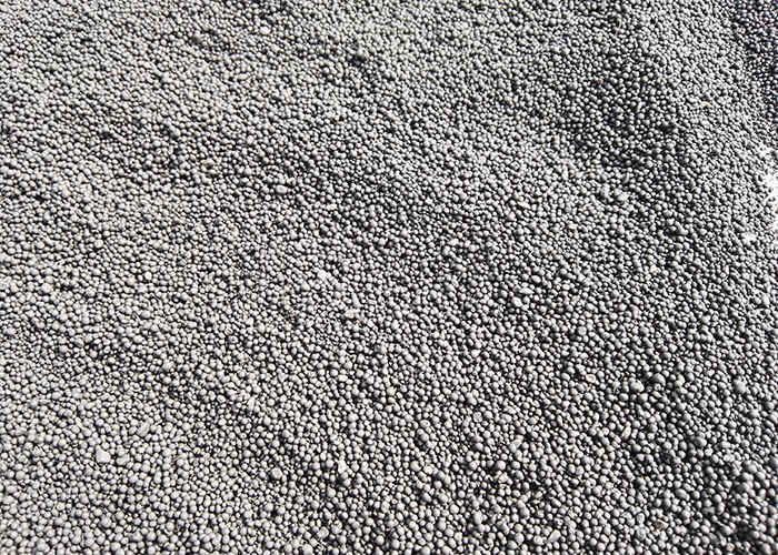 Granulator van meststoffen voor het granuleren van organische materialen zoals hooi, paardenafval, plantaardige restanten en fulvinezuur