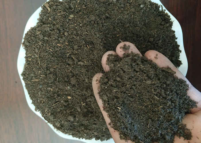 Granulator van meststoffen voor het granuleren van organische materialen zoals hooi, paardenafval, plantaardige restanten en fulvinezuur