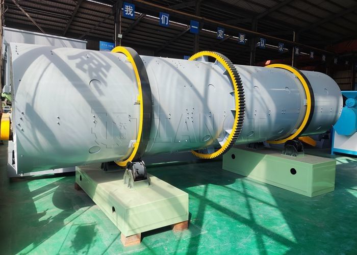 Roterende meststofgranulator voor het maken van pellets van organische verbindingen