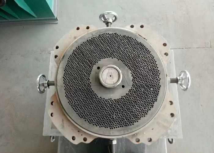 Oblate Vorm Granule Productielijn Vlakke-pers Granulatie Lijn voor Grootschalige Productie