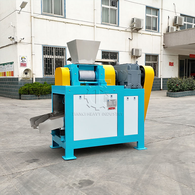 Droge dubbele rollenpers granulator voor korrelvormige ammoniummeststof carbonaat granulatie lijn
